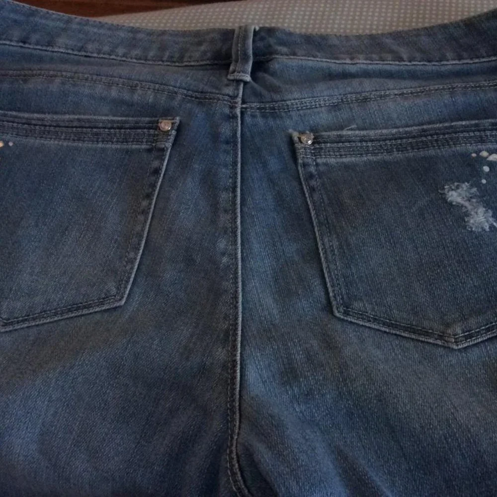 White House/Black Market Jewel-detail straight leg, low rise Jeans Women Size 4 - Picture 9 of 11